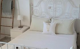Skyline Vista - Sea View Apartment With Free Parking